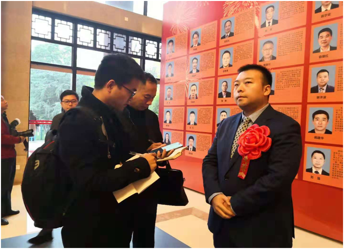 熱烈祝賀仟坤集團(tuán)謝澤波總裁被授予 “四川省優(yōu)秀民營企業(yè)家”稱號(hào)