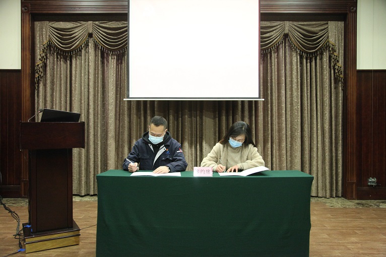 航發(fā)科技葉片分廠黨委與鑫坤機(jī)械黨支部召開黨建共建簽約儀式，發(fā)揮黨組織作用，共建促發(fā)展